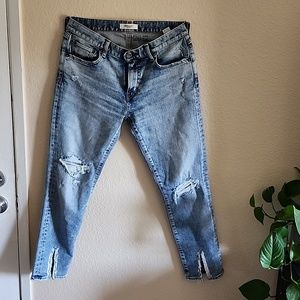 Size 28 Moussy Vintage Ithan distressed Mid-Rise skinny jeans.